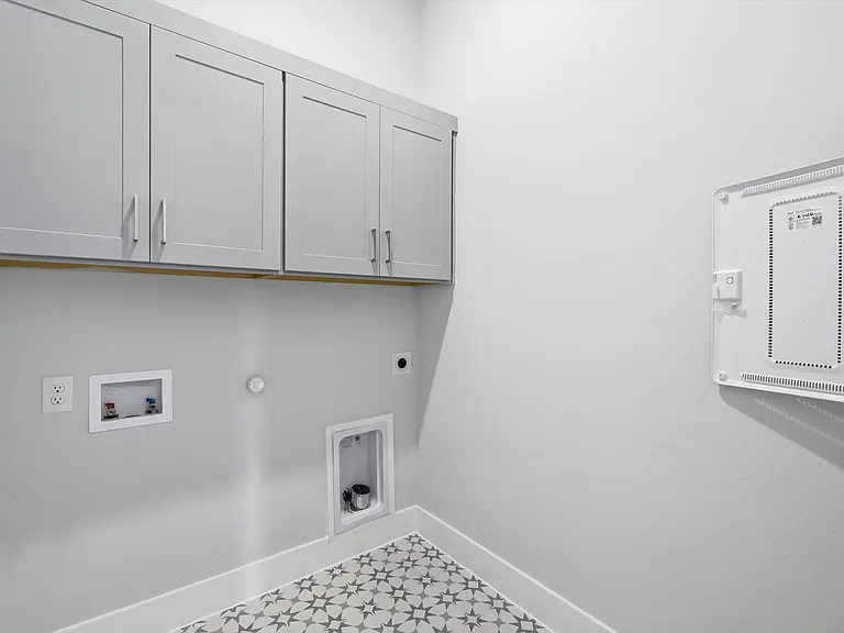 7243 Farley St — Photo 35