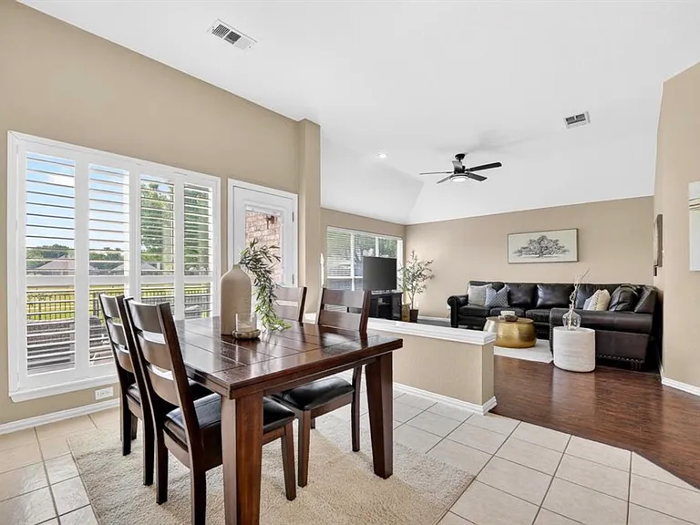 1369 Royal Oaks Dr — Photo 4