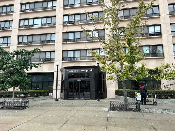 300 W 110th St APT 6D, New York, NY 10026