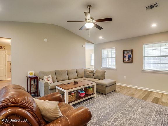 4th image of 1438 New Hope Rd