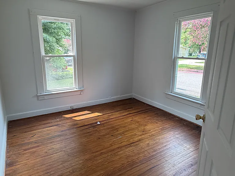 616 Morehead St — Photo 2