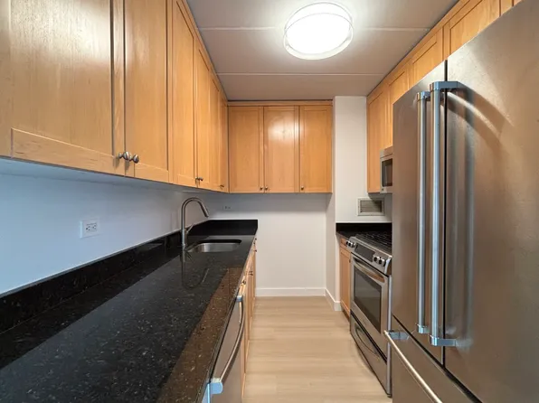 301 Elizabeth Street 601 image 3 of 15