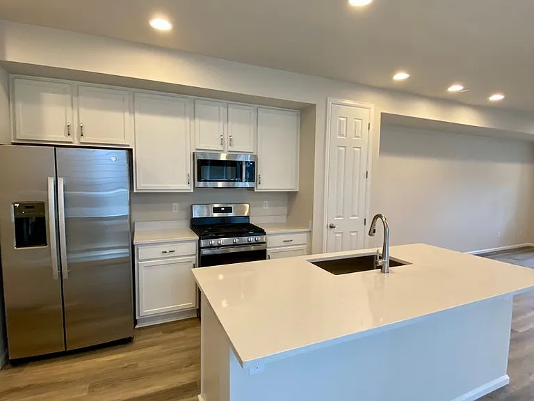 8739 Scarborough Dr — Photo 10