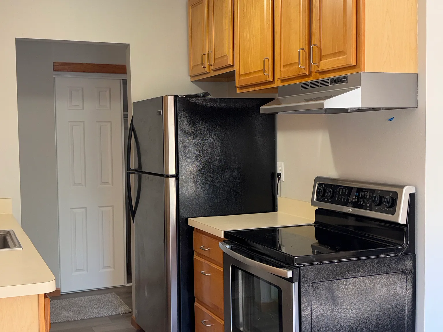 2 bed, 918 sqft, $1,425 — Photo 2