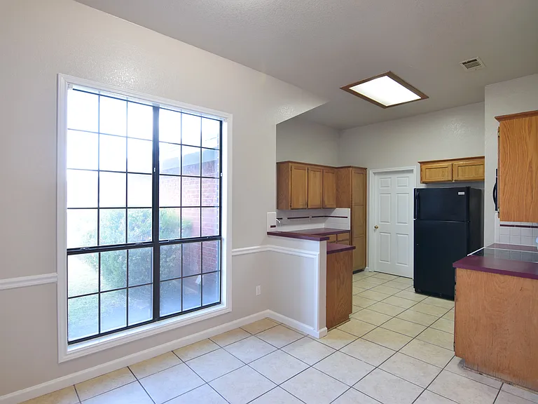 3817 Sawtooth Dr — Photo 4