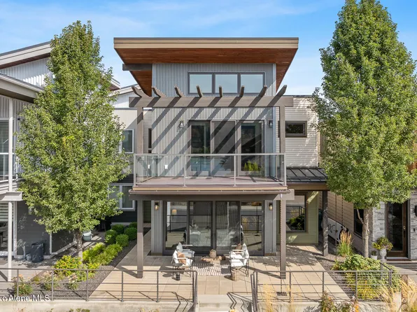 1595 W Bellerive Ln, Coeur D Alene, ID 83814
