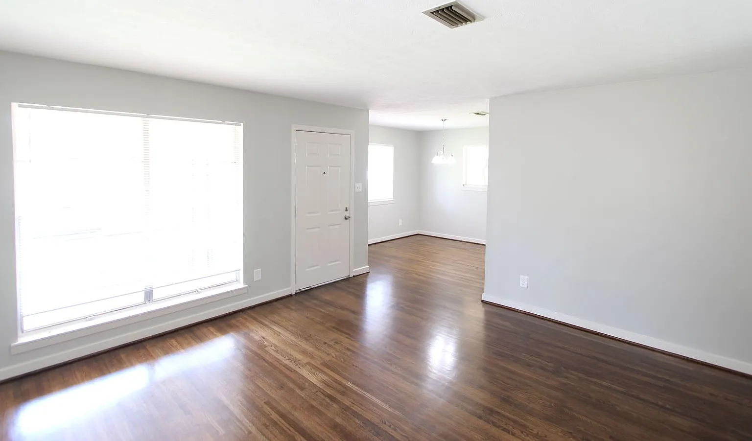 4BR 2BA New On The Market! Cute! Cute! Cute! Better Hurry To See This One!! — Photo 3