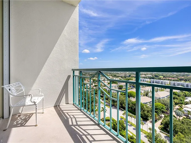 7515 Pelican Bay Blvd #Penthouse D — Photo 10