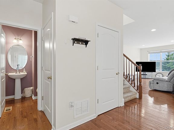 4th image of 58 Cobblestone Lane