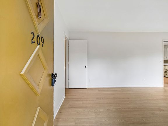 5th image of 209 Pleasant Hill Dr