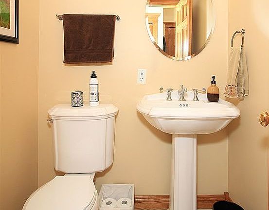 Guest 3/4 bath.