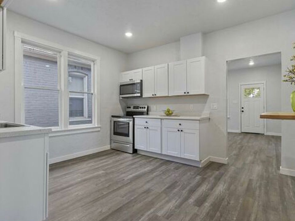 1st image of 322 30th St