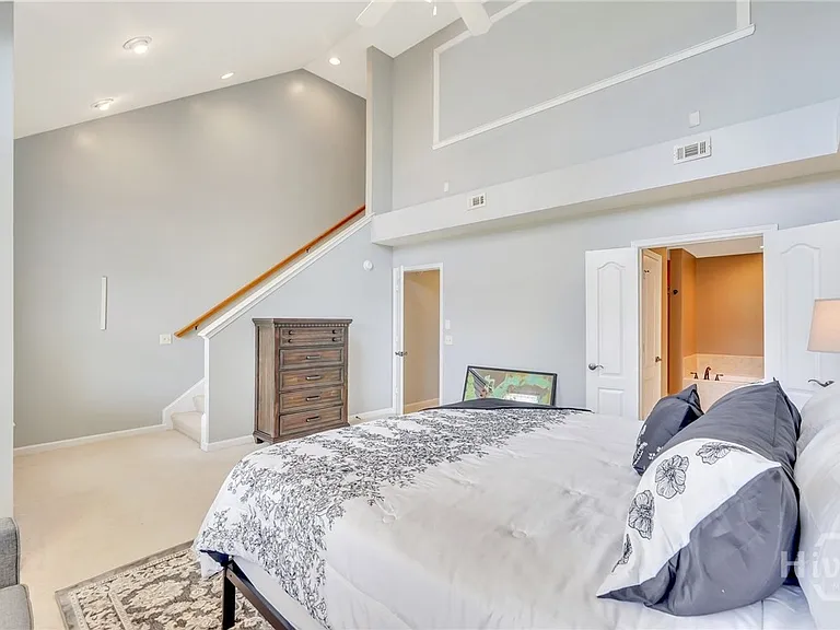 124 Ventura Pl — Photo 24
