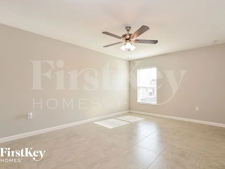 610 Lindbergh Way — Photo 7