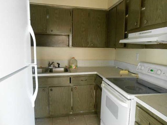 5th image of 691 NE 46th Ct