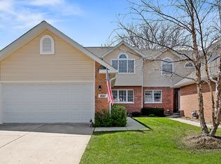 8562 Pearson Dr, Darien, IL
