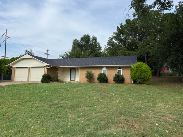 1623 E McElroy Pl, Stillwater, OK 74075