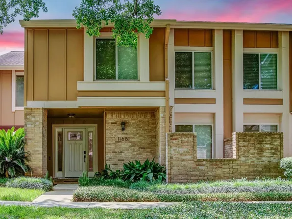 11681 Village Place Dr #257, Houston, TX 77077