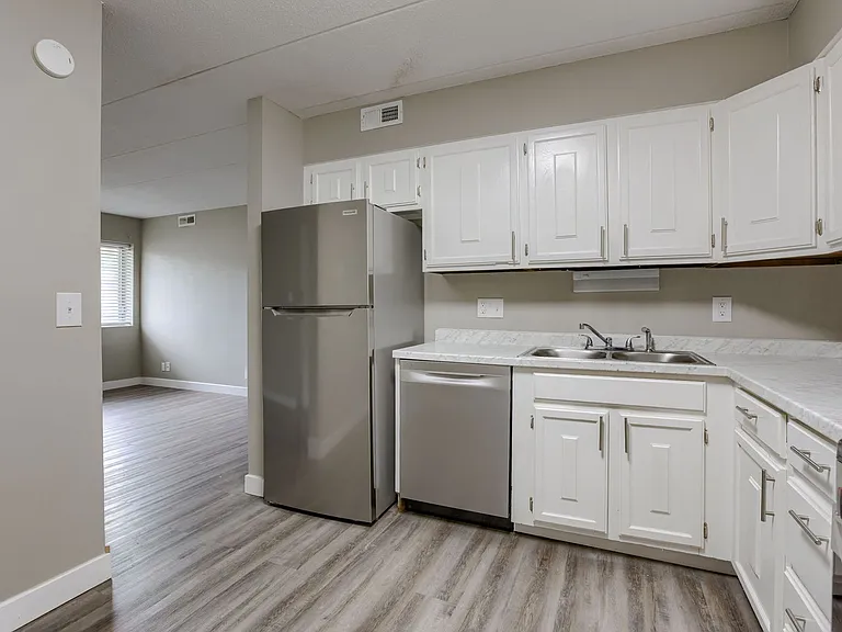 Meadowlark Apts — Photo 24