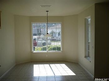 3rd image of 1129 E Oak St