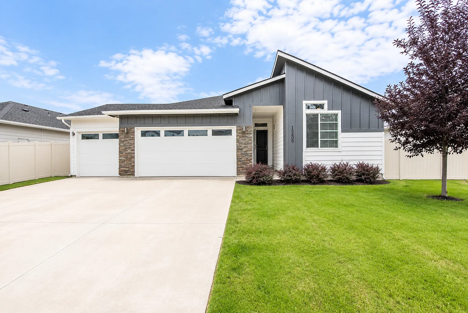 4 bed, 2.0 bath, 2021 sqft, $2,350 — Photo 1