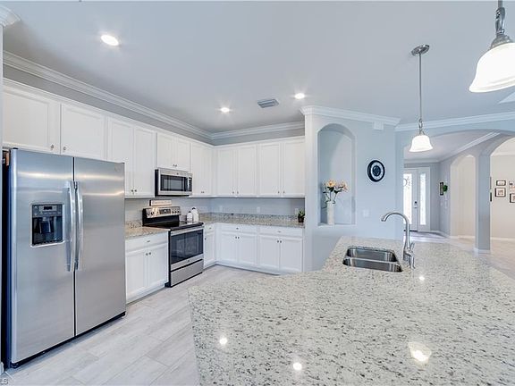 5th image of 17550 Elkgrove Ln