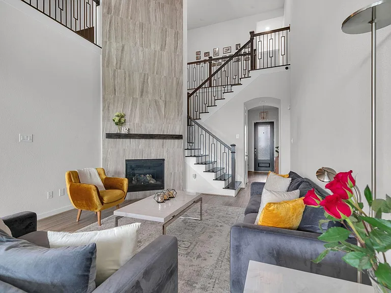 16531 Lake Austin St — Photo 4