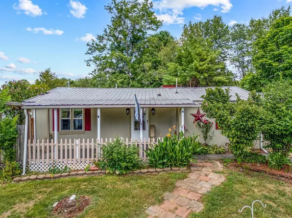 925 Bland St, Pulaski, VA 24301