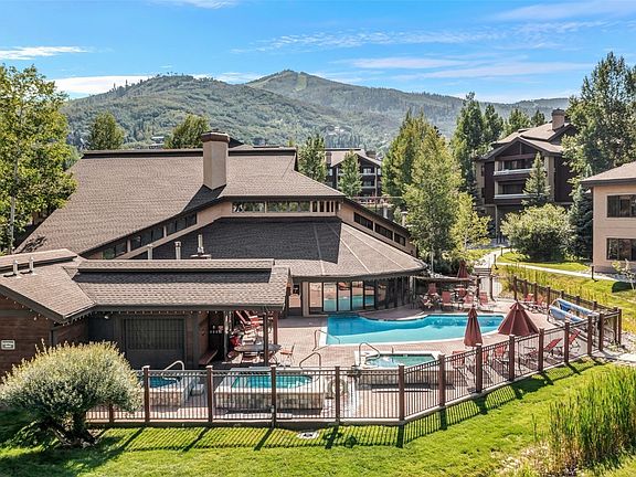 5th image of 2920 Village Drive UNIT 2205