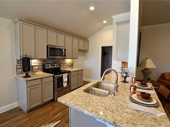 5th image of 3516 Ballam St