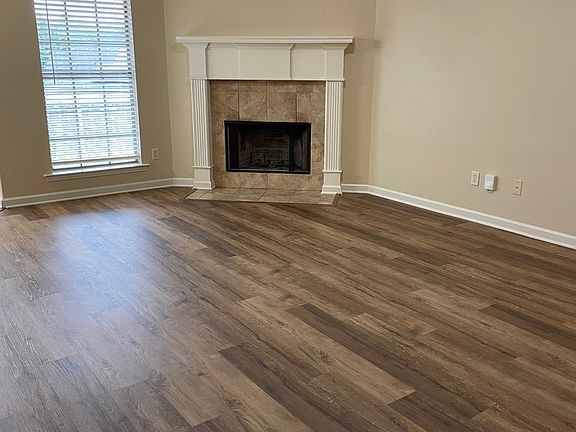 3rd image of 5719 Heritage Heights Dr
