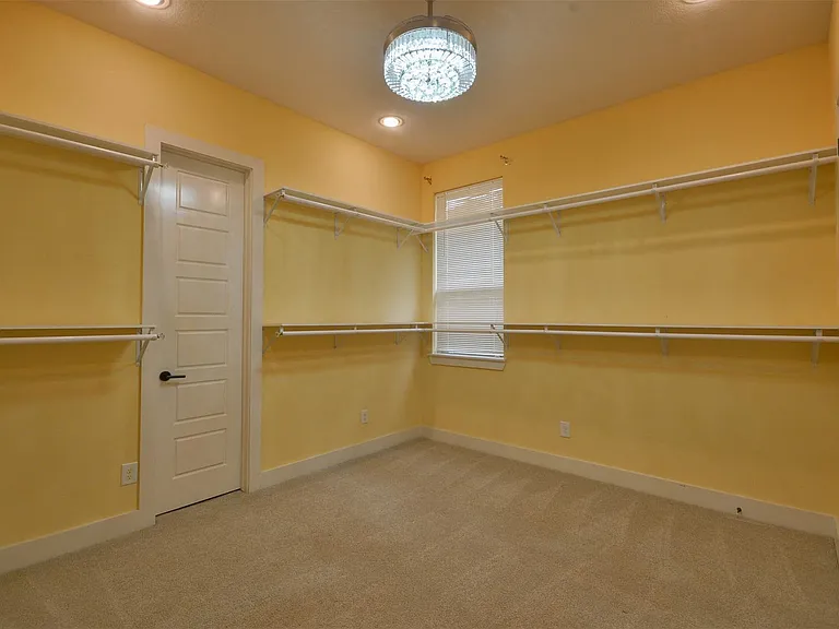 5911 Vineyard Creek Ln — Photo 36