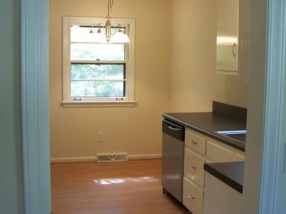 5th image of 801 Hartsook Blvd SE