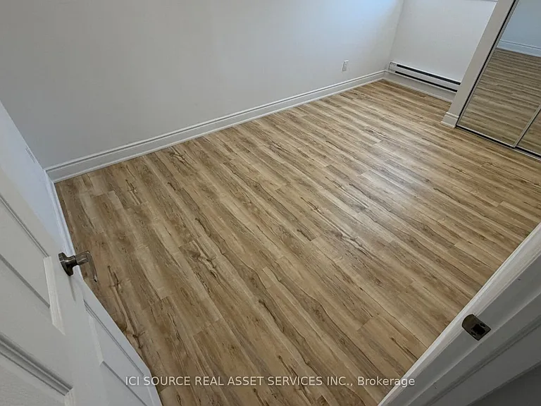 2 Queen St S #6 — Photo 3