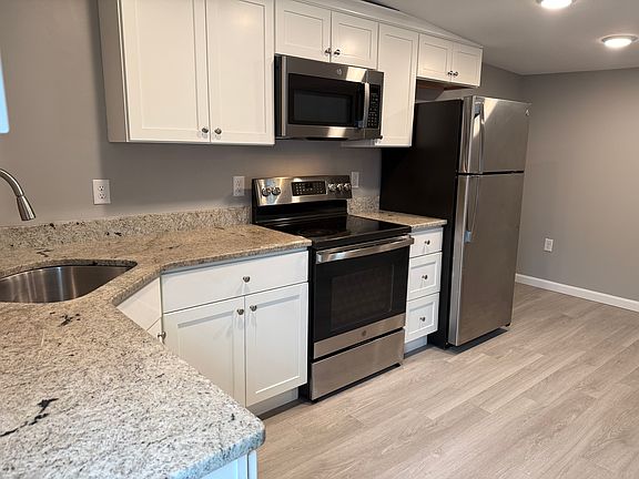 3rd image of 10 Leyden St #3
