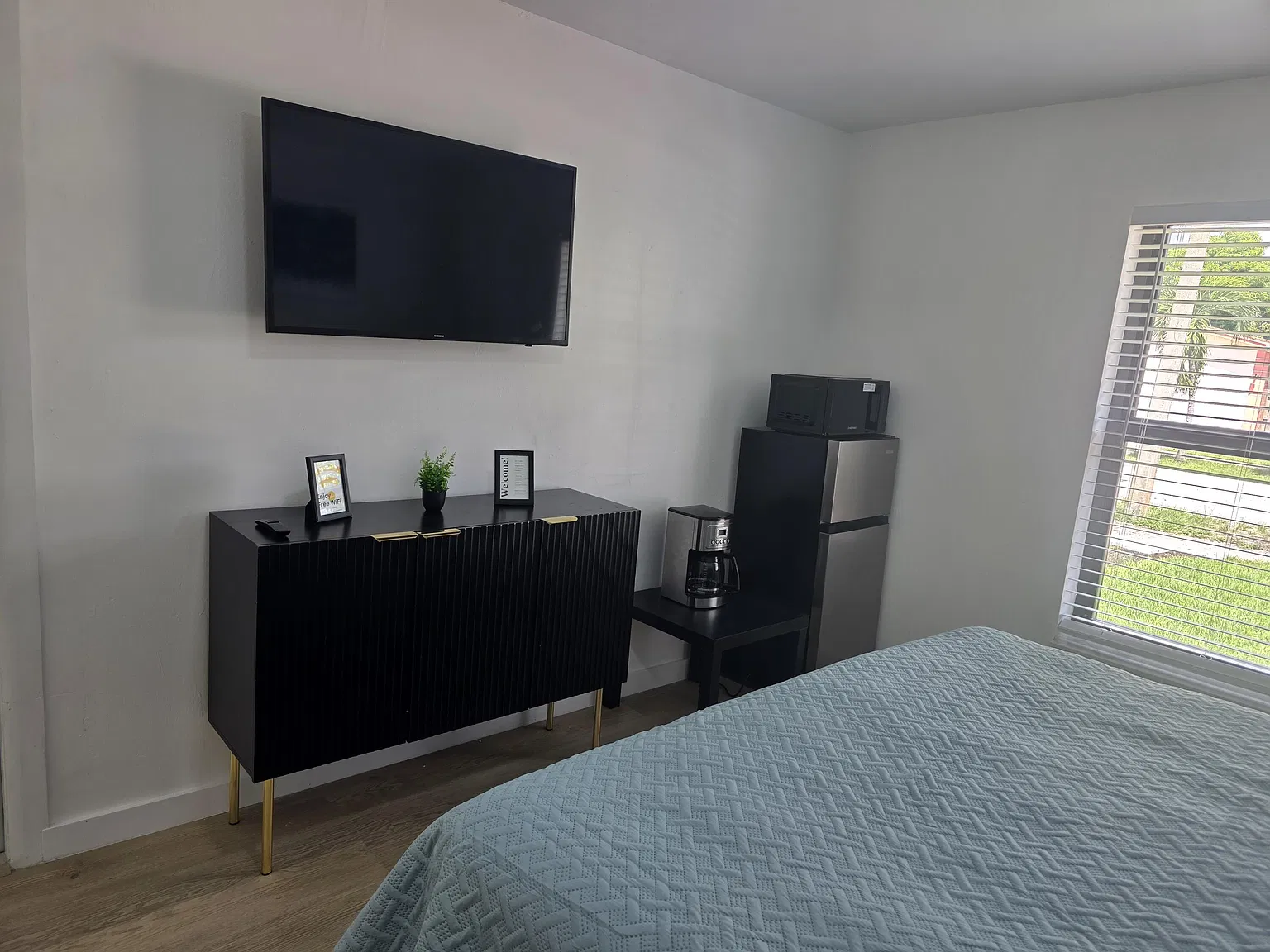 1 bed, 1.0 bath, 300 sqft, $1,200 — Photo 4