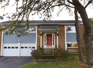26 Windermere Dr, Holbrook, NY 11741
