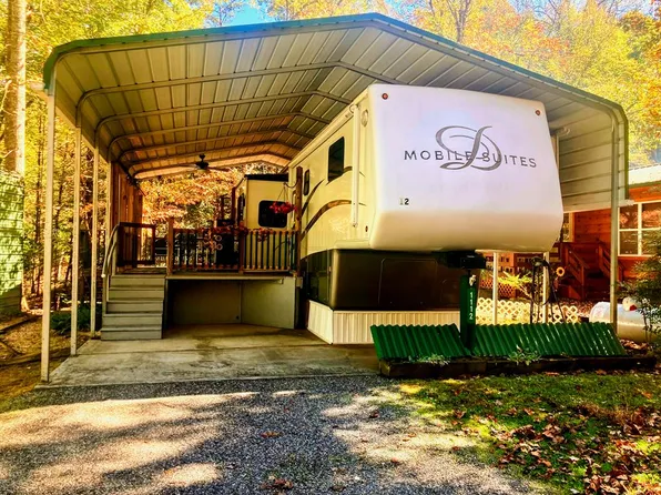 1112 Creekside Dr, Hiawassee, GA 30546