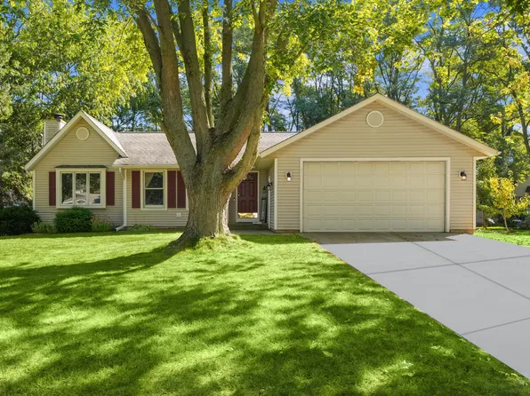 4739 Wildwood Rd, Holland, MI 49423
