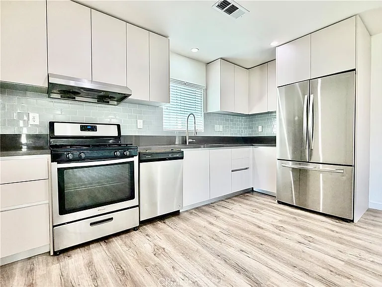 361 Norumbega Dr — Photo 3