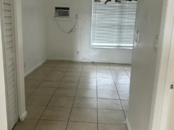 6000 NW 7th St, Margate, FL