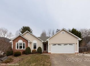 12 Trappers Run Dr, Asheville, NC 28805