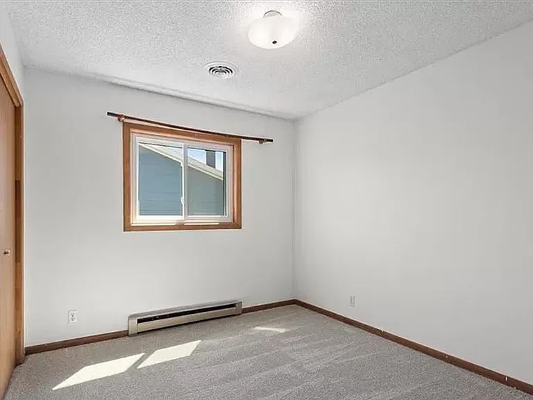 300 Aristocrat Dr — Photo 9