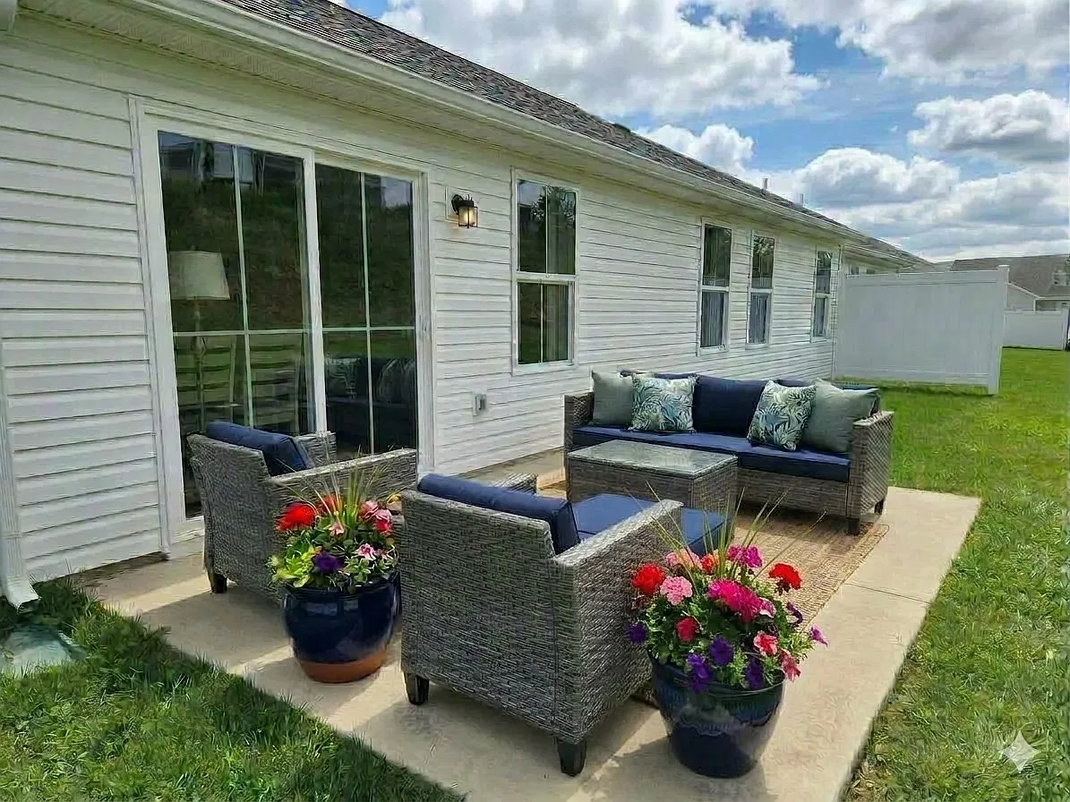 3 bed, 1410 sqft, $2,575 — Photo 2