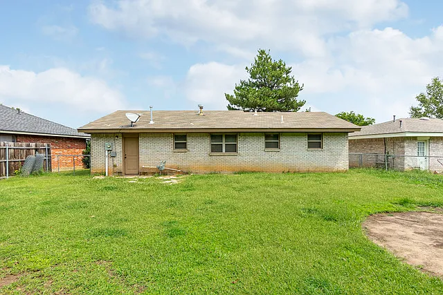 741 N Dallas Ave — Photo 28
