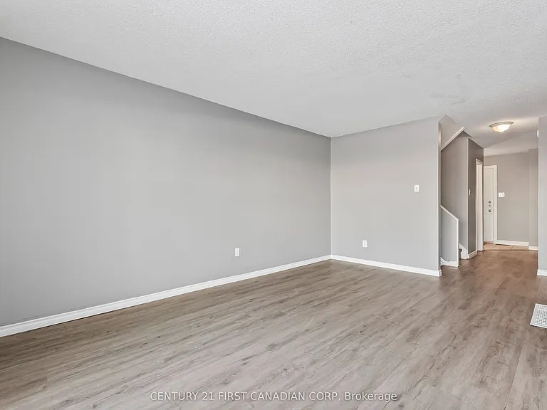 500 Osgoode Dr #20 — Photo 6