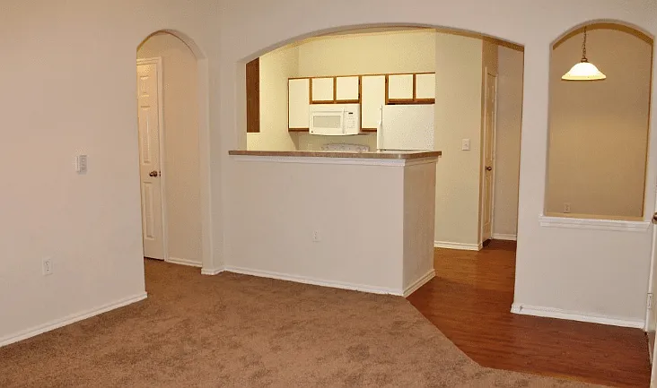 Elan Gardens Apartments — Photo 5