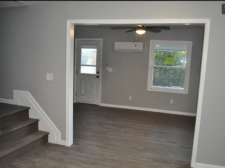 100 Green St #1 — Photo 8