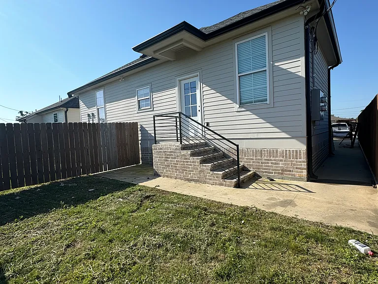 505 Pierre St — Photo 9