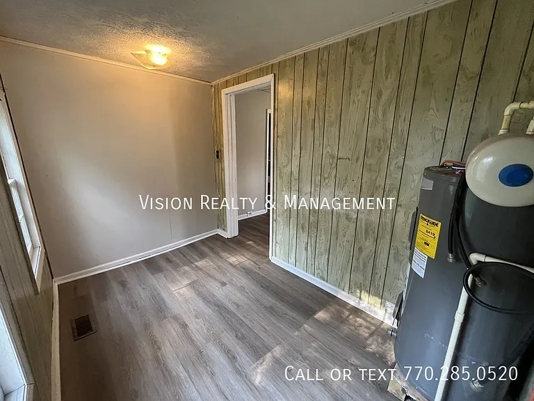 802 Williams St — Photo 11
